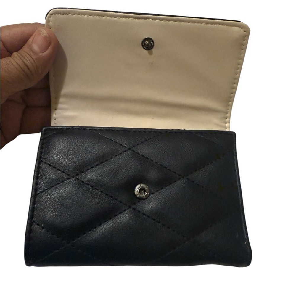 Juicy Couture Black Quilted Wallet in new condition comes with kay chain holder - Picture 4 of 13